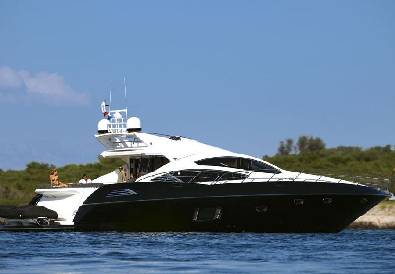 yacht de luxe et charter à Nice et Antibes avec location bateaux 06